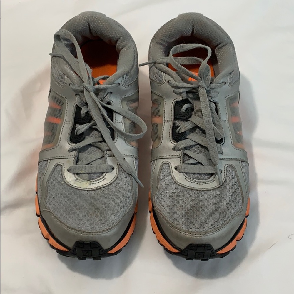 Nike Dual Fusion ST2 Shoes (orange and gray)